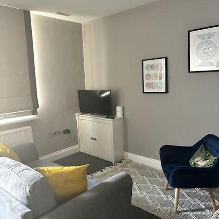 The One-Bedroom Central Brighton Retreat Exterior photo